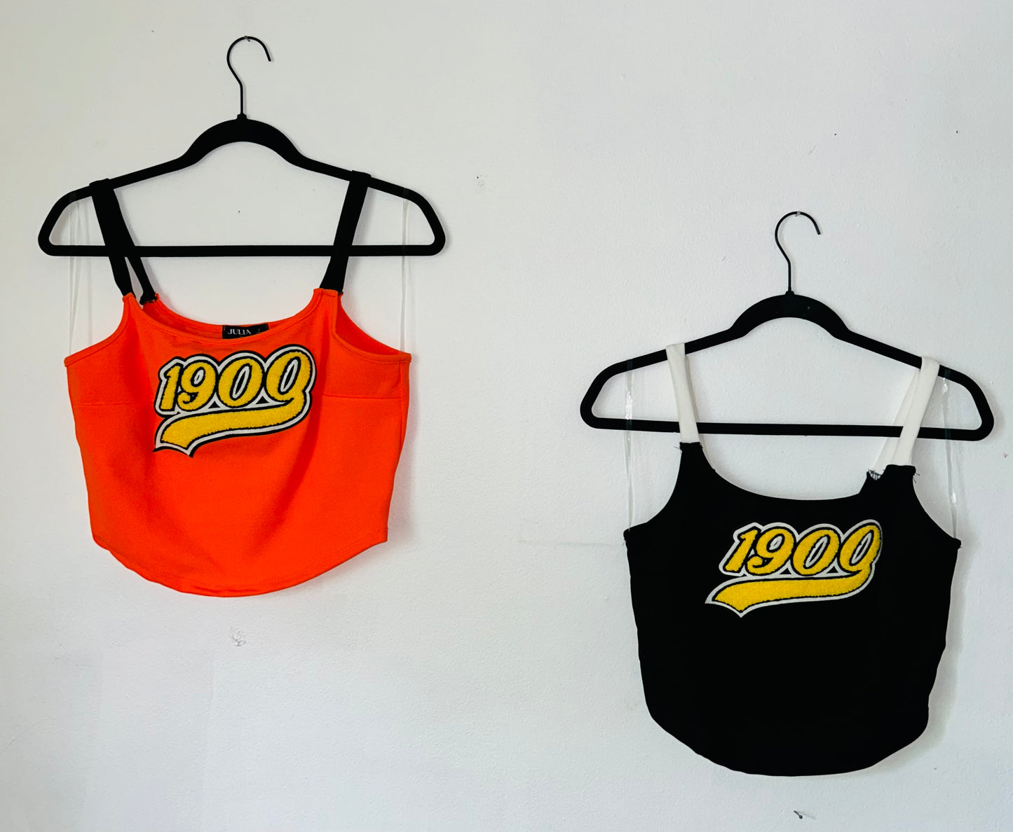 1900 Orange/ Black Graphic Top *NEW*