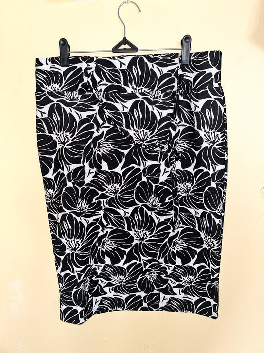White/Blk Design Skirt XL